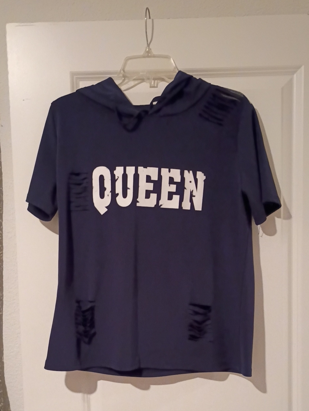 Queen Hoodie Outfit With Earrings . - Picture 3 of 12